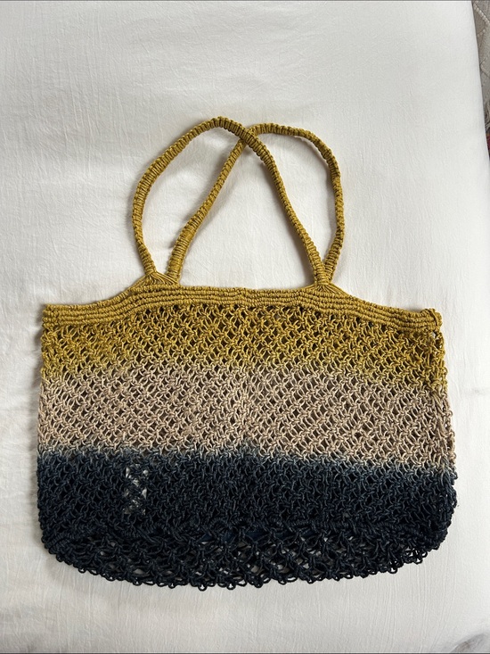 Free People Handbags - Free People 100% Jute Ombré Bag. 19” wide x 13” long while flat.